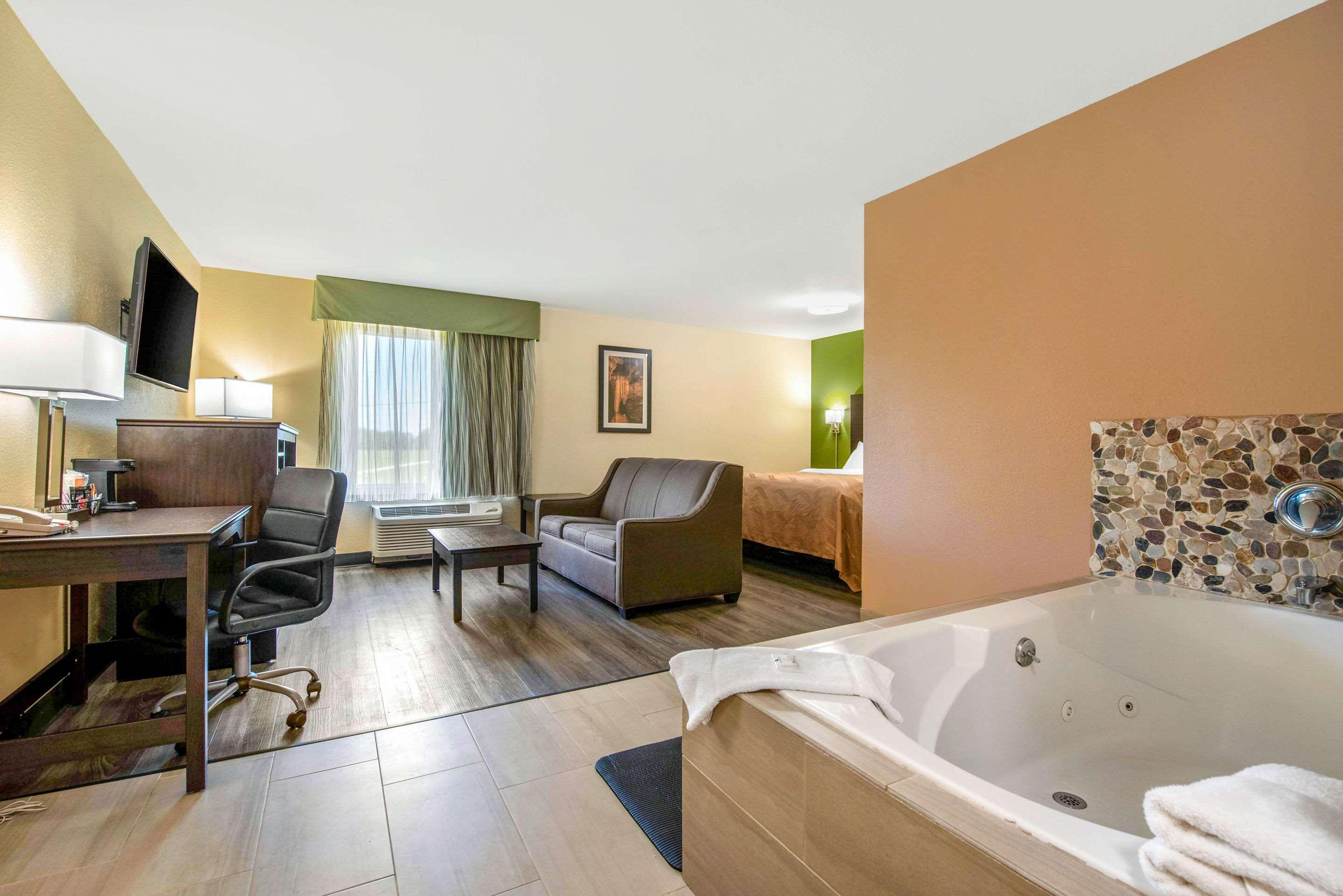 Quality Inn & Suites Brandenburg - Fort Knox Exterior photo